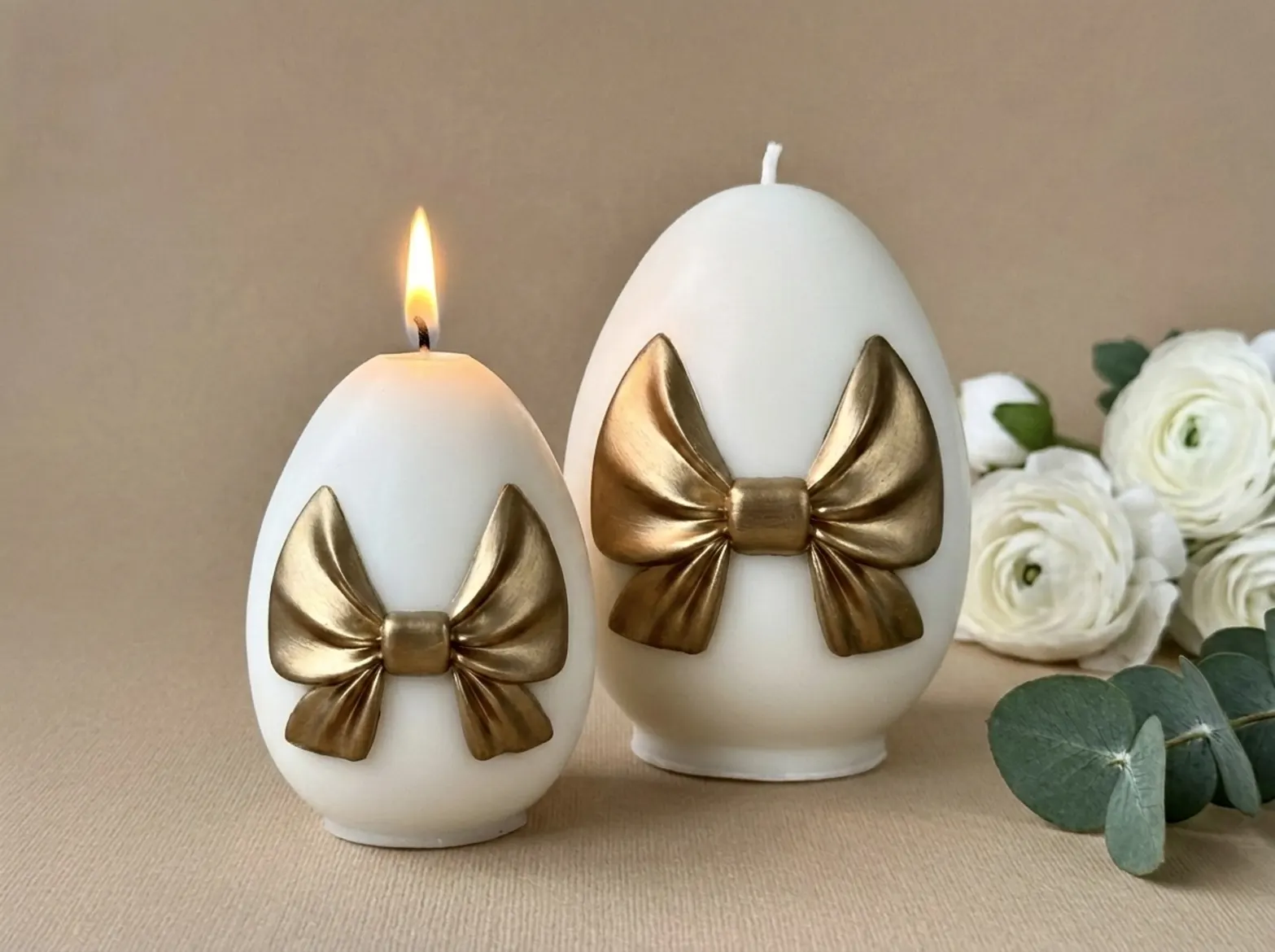 Egg-shaped candles with gold bows